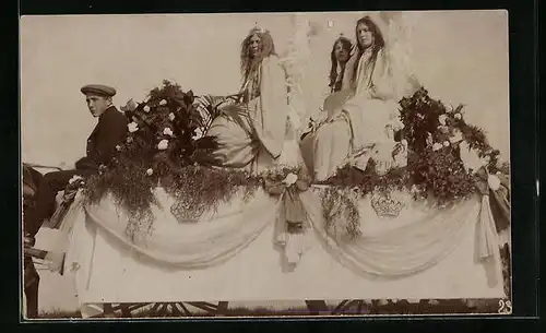 AK Streefkerk, Festwagen mit verkleideten Frauen