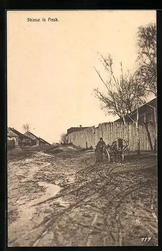 AK Pinsk, Strasse aus Schlamm, mit Pferdewagen