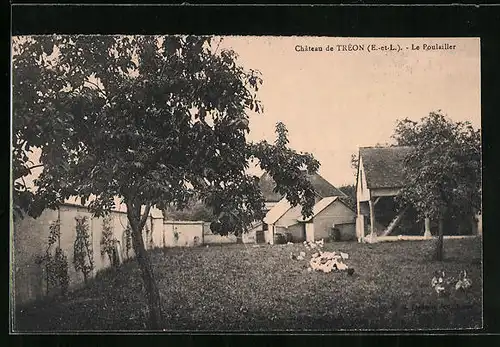 AK Treon, Le Poulailler, im Garten an der Mauer