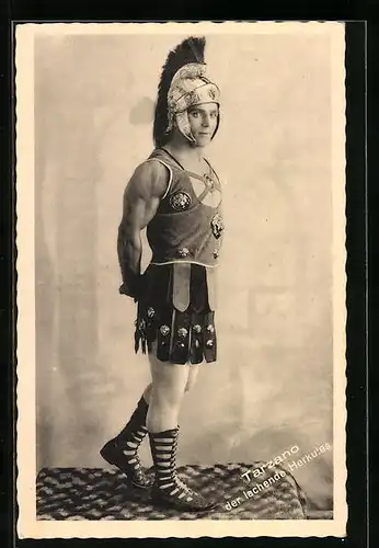 AK Tarzano, der lachende Herkules in seinem Kostüm, Kraftsport