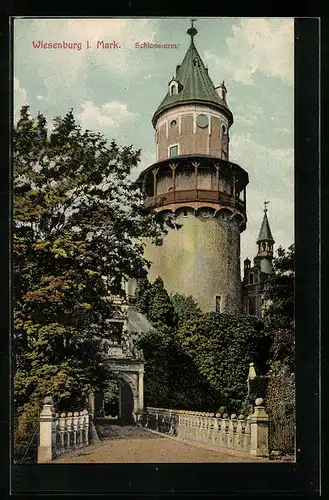 AK Wiesenburg i. Mark, Blick durch den Torbogen unter dem Schlossturm