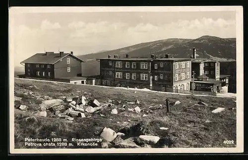 AK Peterbaude im Riesengebirge, Aussenansicht mit der kleinen Sturmhaube