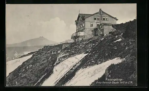 AK Prinz Heinrich-Baude im Riesengebirge, Felsenklippe neben der Baude