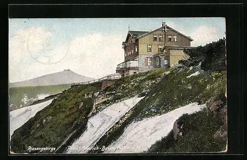 AK Prinz Heinrich-Baude im Riesengebirge, Partie am Hang, Blick zur Schneekoppe