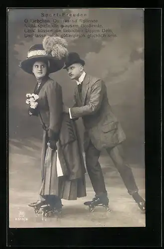 AK Sport-Freuden, Pärchen in Sonntagskleidung auf Rollschuhen unterwegs