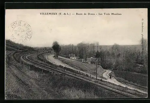 AK Villemeux, Route de Dreux, Les Trois Moulines