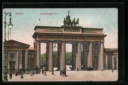 AK Berlin, Passanten vor dem Brandenburger Tor
