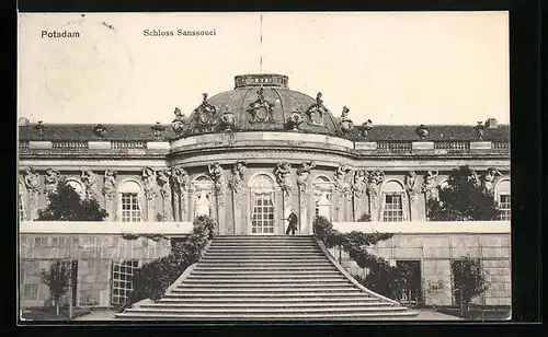 AK Potsdam, Schloss Sanssouci mit Treppenaufgang