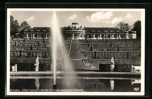 AK Potsdam, Schloss Sanssouci mit den Terrassen und grosser Fontaine
