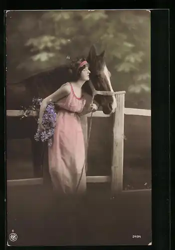 Foto-AK NPG Nr. 3484: Frau mit Pferd am Zaun