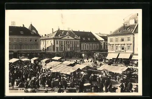 AK Wr.-Neustadt, Platz mit Rathaus
