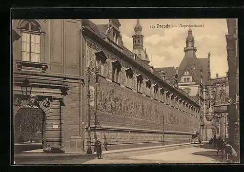AK Dresden, Augustusstrasse mit Wandbild