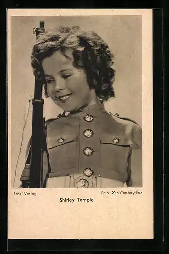 AK Schauspielerin Shirley Temple, in Uniform mit Gewehr