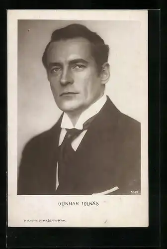 AK Schauspieler Gunnar Tolnaes, Portrait im feinen Anzug