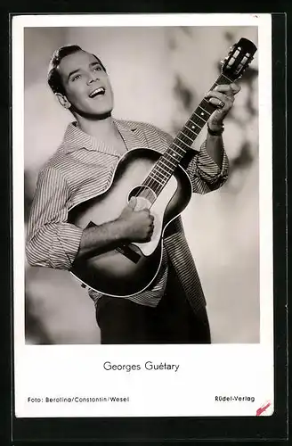 AK Schauspieler Georges Guetary, mit Gitarre in Liebe ist ja nur ein Märchen