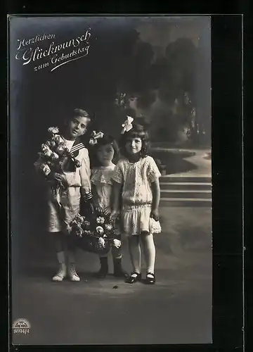 Foto-AK R & K / L: Kinder mit einem Korb voller Rosen grüssen zum Geburtstag