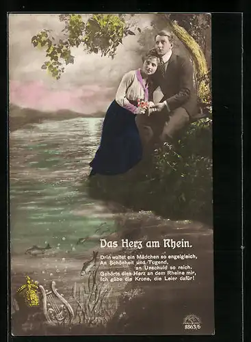 Foto-AK R & K / L: Das Herz amm Rhein, junges Pärchen am Ufer des Flusses