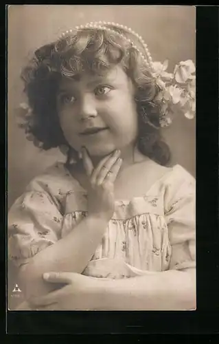 Foto-AK Photochemie Berlin Nr. 4088-3: süsses Mädchen mit Haarschmuck