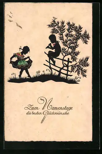 AK Scherenschnitt Knabe spielt auf Flöte, Mädchen tanzt im Gras, Glückwunsch zum Namenstag