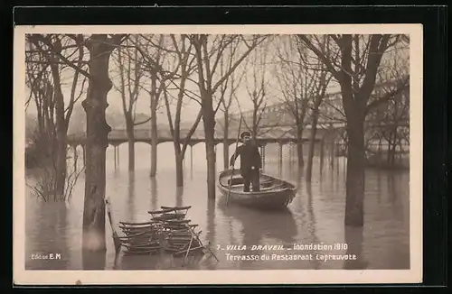 AK Villa-Draveil, Terrasse du Restaurant Lapreuvote, Hochwasser 1910