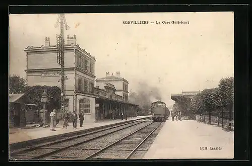 AK Survilliers, La Gare, Intérieur