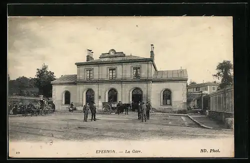 AK Epernon, La Gare, facade