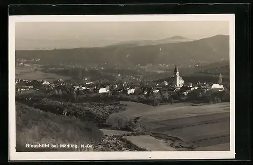 AK Giesshübl, Gesamtansicht, Blick zur Kirche