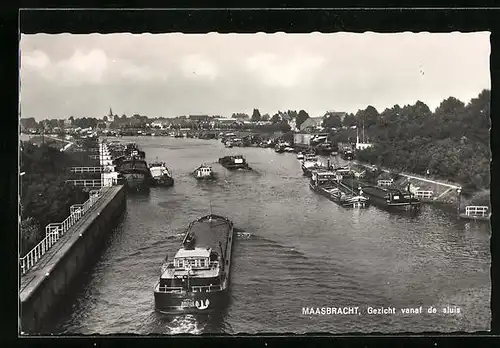 AK Maasbracht, Gezicht vanaf de sluis