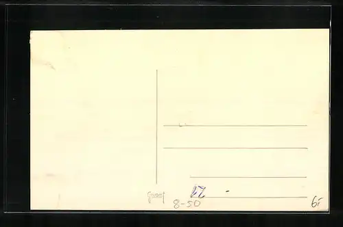 AK Fabrikarbeiter stehen mit Metall an einem Tisch