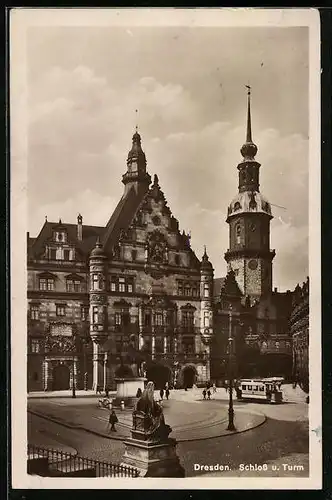 AK Dresden, Strassenbahn vor Schloss und Turm