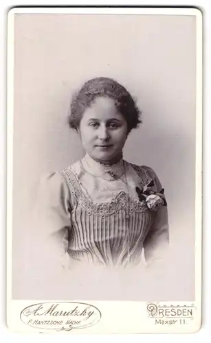Fotografie A. Marutzky, Dresden-A., Maxstr. 11, Junge Dame mit zurückgebundenem Haar