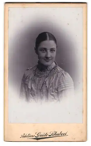 Fotografie Guido Schubert, Dresden-A., Marschallstr. 46, Junge Dame mit zurückgebundenem Haar
