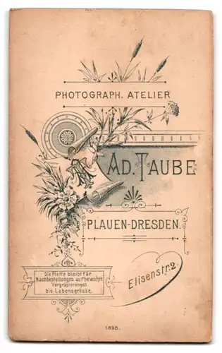 Fotografie Ad. Taube, Plauen-Dresden, Elisenstr. 2, Süsses Kleinkind in modischer Kleidung mit Ball