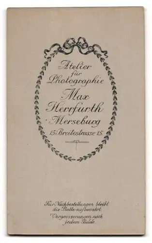 Fotografie Max Herrfurth, Merseburg, Breitestr. 15, Eleganter Herr mit Zwicker