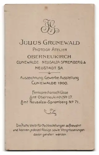 Fotografie Julius Grunewald, Oberneukirch, Junger Herr im Anzug mit Krawatte