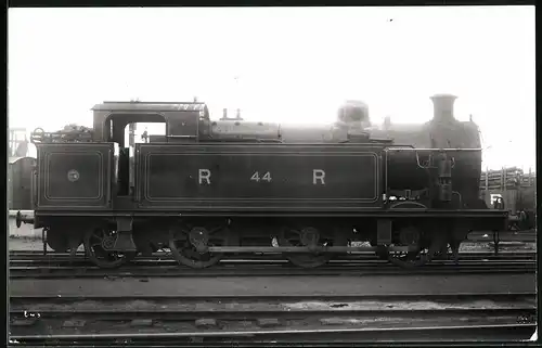 Fotografie unbekannter Fotograf, Ansicht Cardiff, Eisenbahn Gross Britannien, Dampflok Nr. 44
