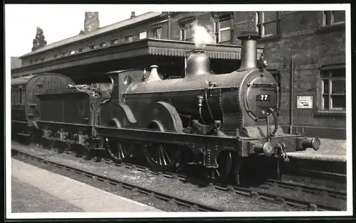 Fotografie L. Hanson, Northampton, Ansicht Northampton, Eisenbahn Gross Britannien, Dampflok Nr. 77, Tender-Lokomotive