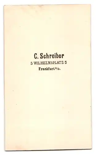 Fotografie C. Schreiber, Frankfurt /Oder, Wilhelmsplatz 5, Junger Herr mit Mittelscheitel im modischen Kostüm