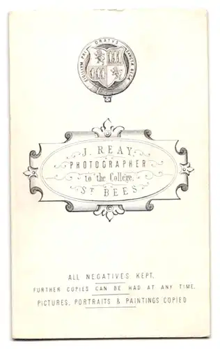Fotografie J. Reay, St. Bees, To the College, Junge Fau mit Korkenzieherlocken im bestickten Biedermeierkleid