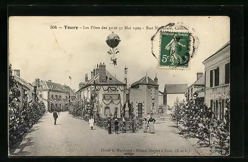 AK Toury, Les Fetes des 30 et 31 Mai 1909 - Rue Nationale, Ballon
