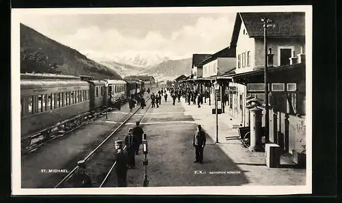AK St. Michael, Bahnhof mit stehendem Zug