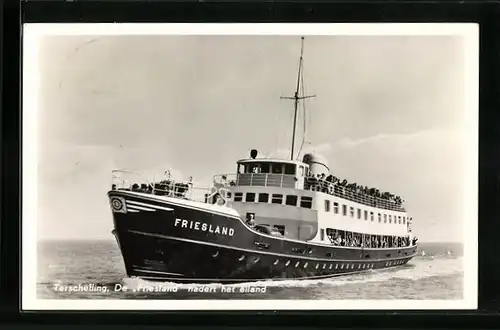 AK Terschelling, Vertrek M.S. Friesland nadert het eiland, Fährschiff