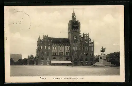 AK Stolp, Rathaus mit Kaiser Wilhelm-Denkmal