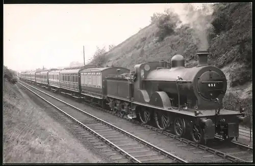 Fotografie Eisenbahn Gross Britannien, Dampflok Nr. 431, Personenzug mit Tender-Lokomotive