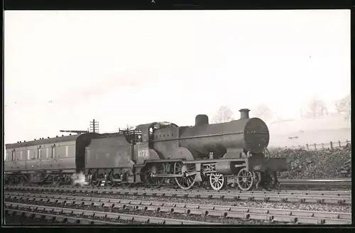 Fotografie Eisenbahn Gross Britannien, Dampflok Nr. 1172, Personenzug mit LMS Tender-Lokomotive