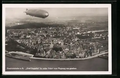 AK Friedrichshafen a. B., Graf Zeppelin in voller Fahrt vom Flugzeug aus gesehen