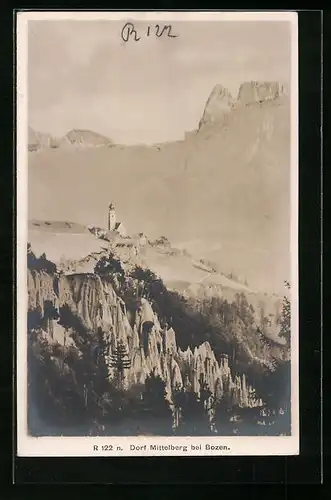 AK Mittelberg b. Bozen, Ortsansicht mit imposanter Berglandschaft