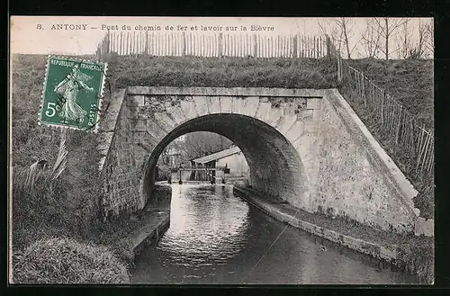 AK Antony, Pont du chemin de fer et lavoir sur la Bièvre