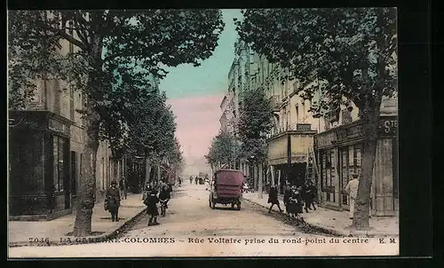 AK La Garenne-Colombes, Rue Voltaire prise du rond-point du centre