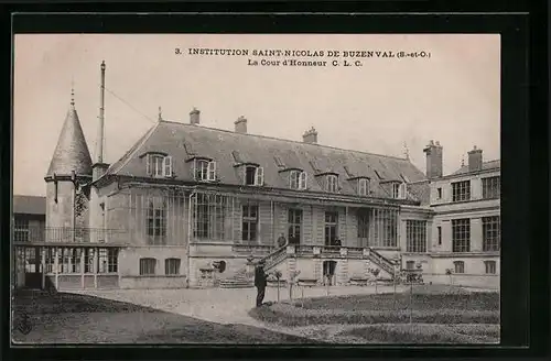 AK Buzenval, Institution Saint-Nicolas de Buzenval, La cour d`Honneur